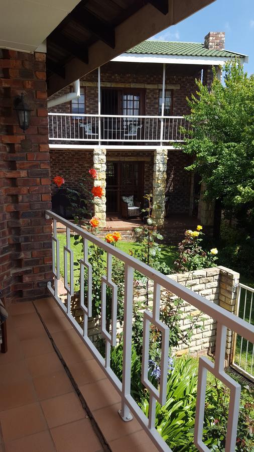 Clarens Cottages Luaran gambar