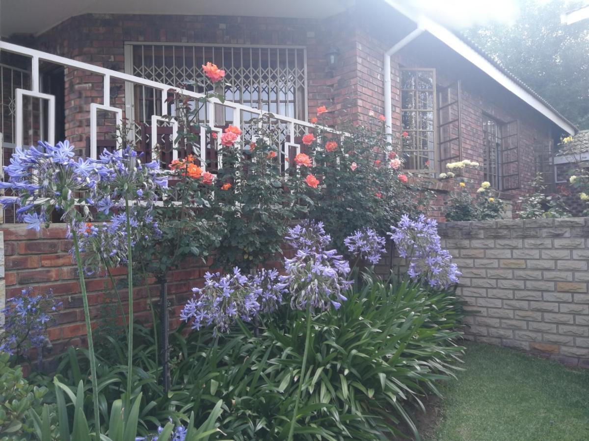 Clarens Cottages Luaran gambar