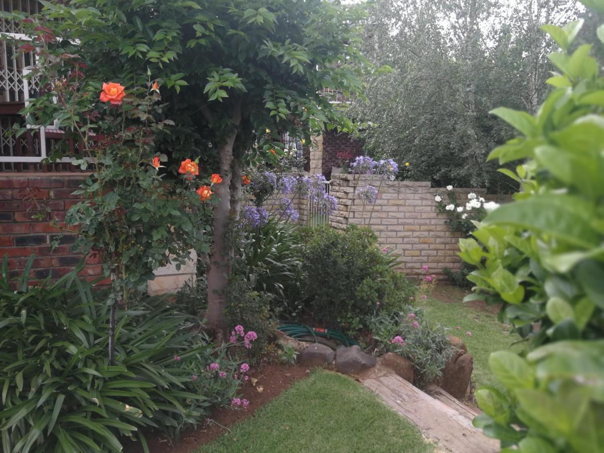 Clarens Cottages Luaran gambar