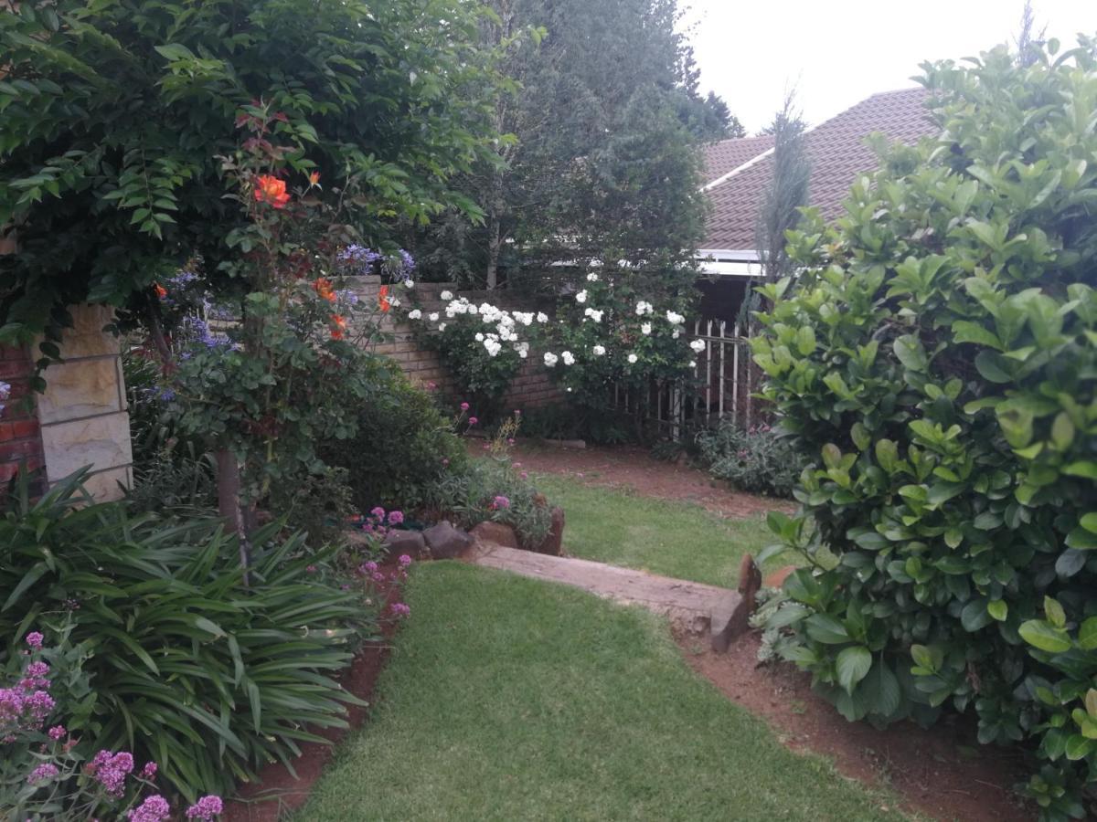 Clarens Cottages Luaran gambar