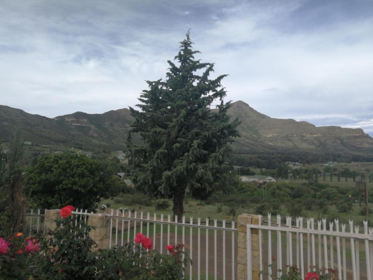 Clarens Cottages Luaran gambar