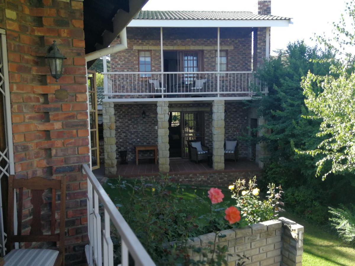Clarens Cottages Luaran gambar